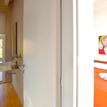 2 Bedroom Stunning In *
