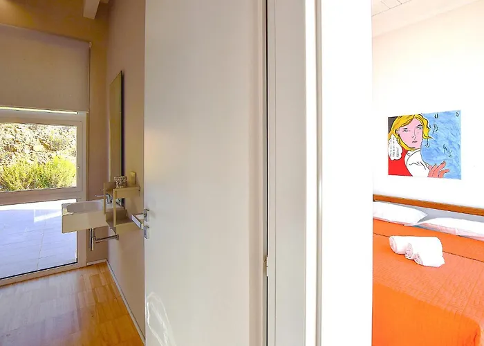 2 Bedroom Stunning In *